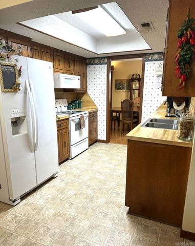 111 Hefner Street, Searcy, AR 72143