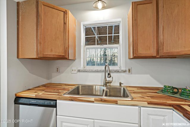 12475 W Corn Street, Houston, AK 99623