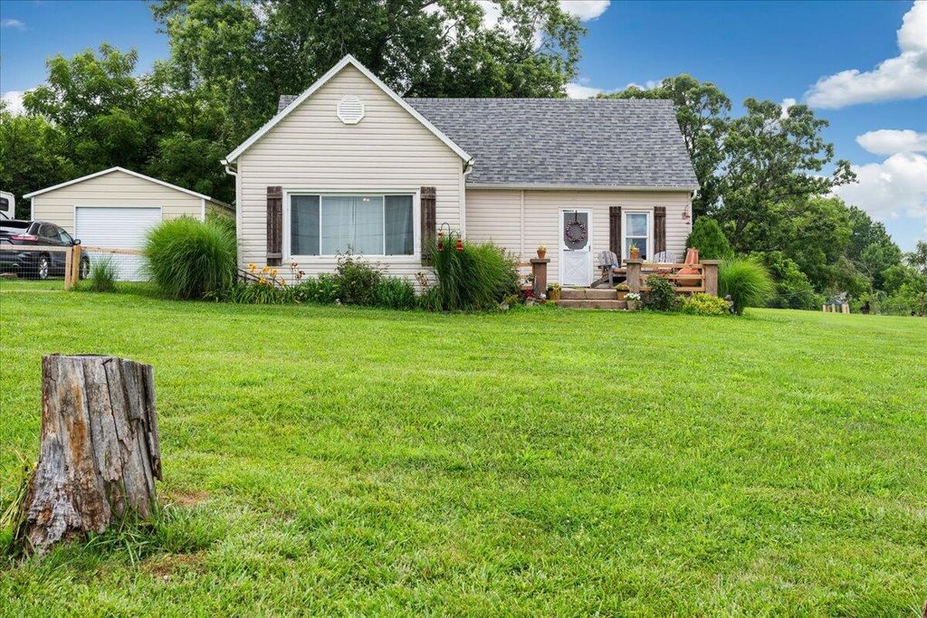 1188 Emerald Road, Spokane, MO 65754