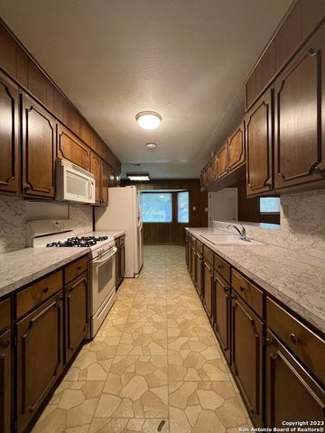 1735 DONALDSON AVE, San Antonio, TX 78228