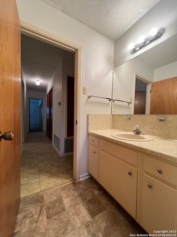 1735 DONALDSON AVE, San Antonio, TX 78228