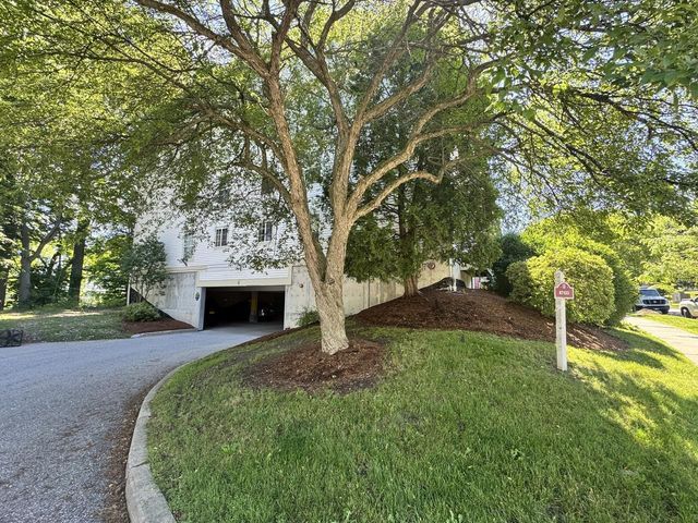93 Hildred Drive, Burlington, VT 05401