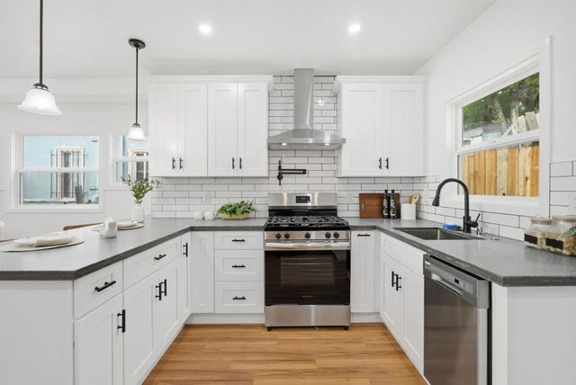 8724 Macarthur Boulevard, Oakland, CA 94605