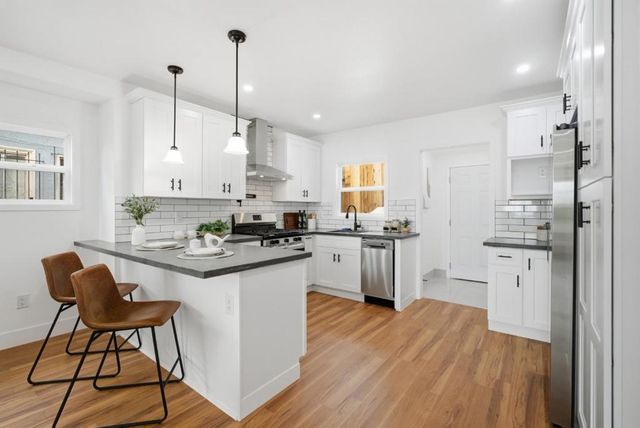 8724 Macarthur Boulevard, Oakland, CA 94605