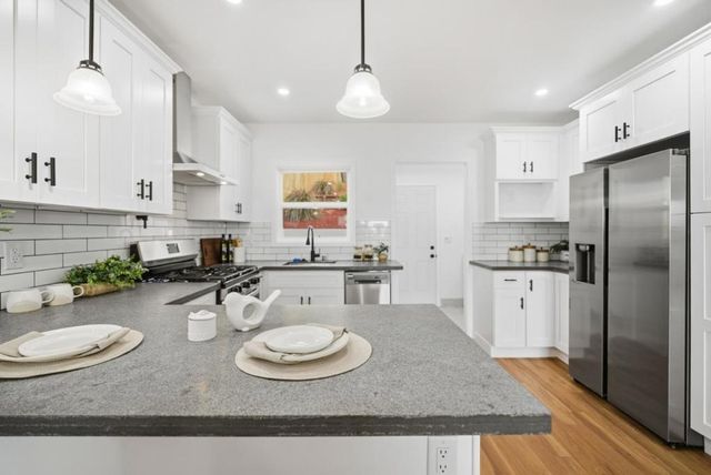 8724 Macarthur Boulevard, Oakland, CA 94605