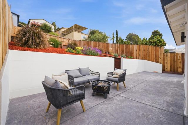 8724 Macarthur Boulevard, Oakland, CA 94605