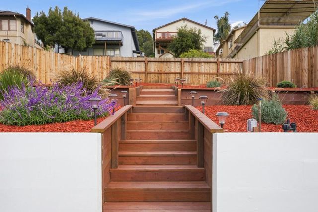 8724 Macarthur Boulevard, Oakland, CA 94605