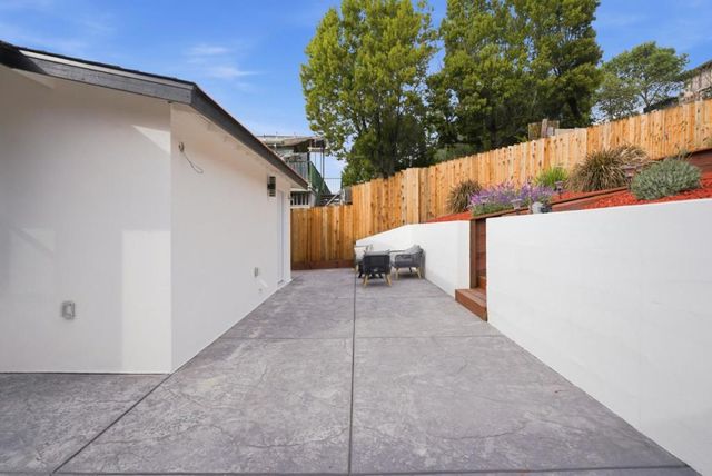 8724 Macarthur Boulevard, Oakland, CA 94605