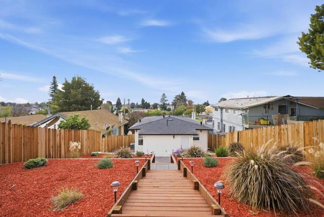 8724 Macarthur Boulevard, Oakland, CA 94605