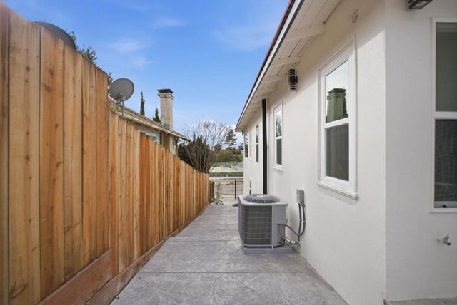 8724 Macarthur Boulevard, Oakland, CA 94605