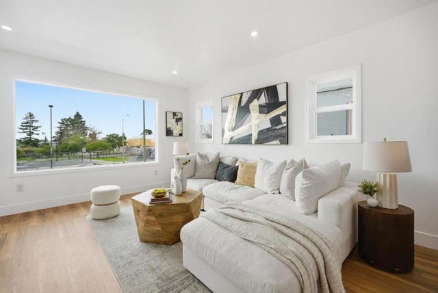 8724 Macarthur Boulevard, Oakland, CA 94605