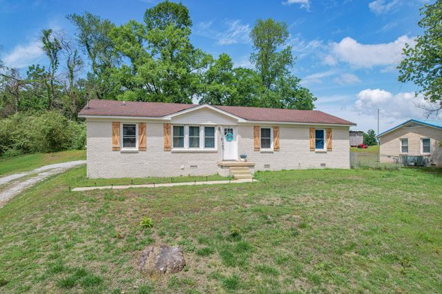 2220 Cherry Dr, Pulaski, TN 38478
