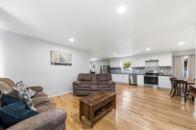 2220 Cherry Dr, Pulaski, TN 38478
