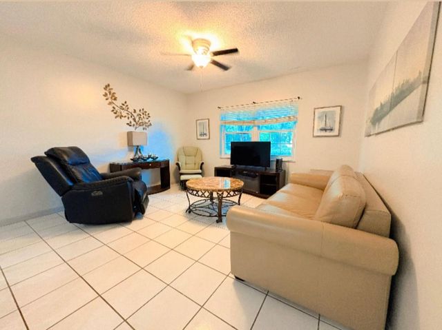 1560 Mckinley Street 111w, Hollywood, FL 33020