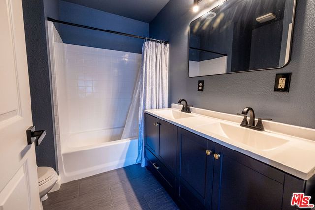 4600 Don Lorenzo Drive 4, Los Angeles, CA 90008