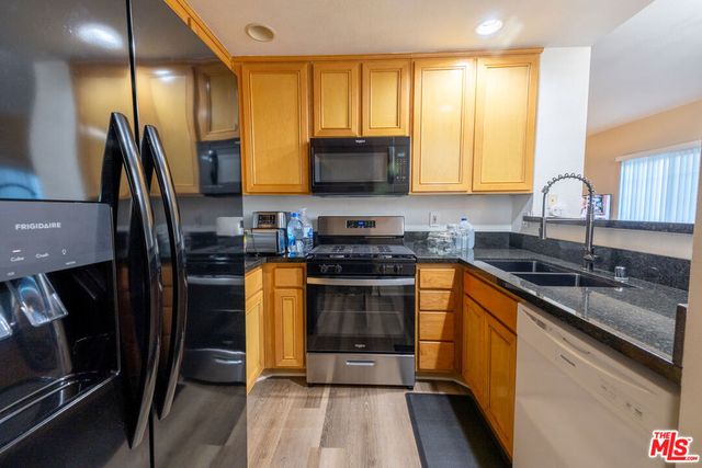 4600 Don Lorenzo Drive 4, Los Angeles, CA 90008