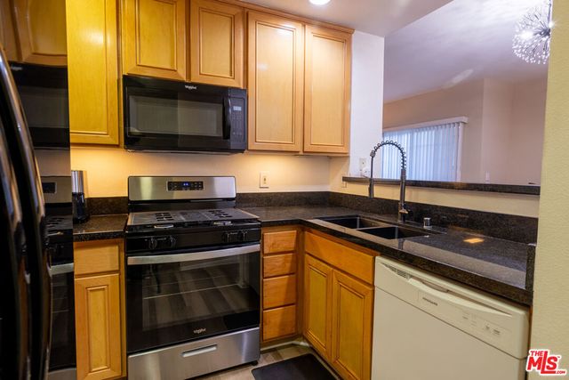 4600 Don Lorenzo Drive 4, Los Angeles, CA 90008