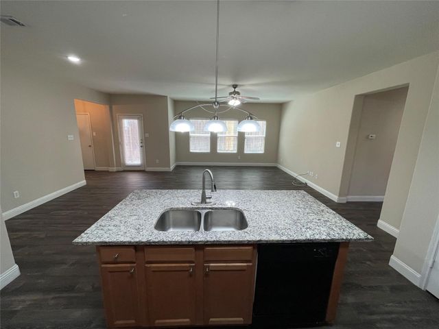 1237 Grand Central Parkway, Fort Worth, TX 76131