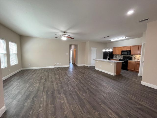 1237 Grand Central Parkway, Fort Worth, TX 76131