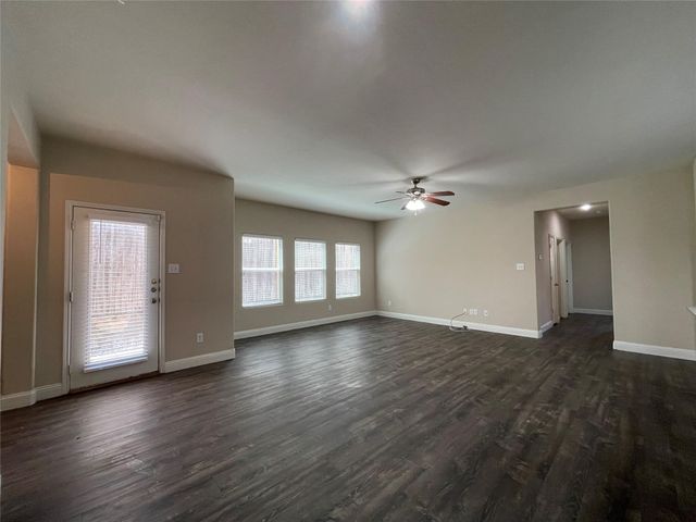 1237 Grand Central Parkway, Fort Worth, TX 76131