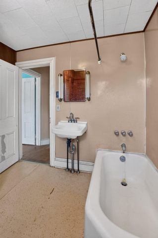 54 RAILROAD ST, Royersford, PA 19468
