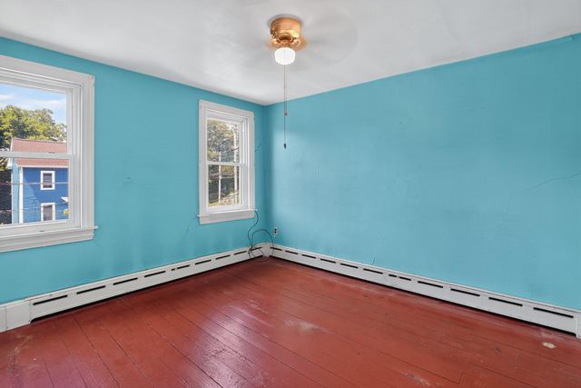 54 RAILROAD ST, Royersford, PA 19468