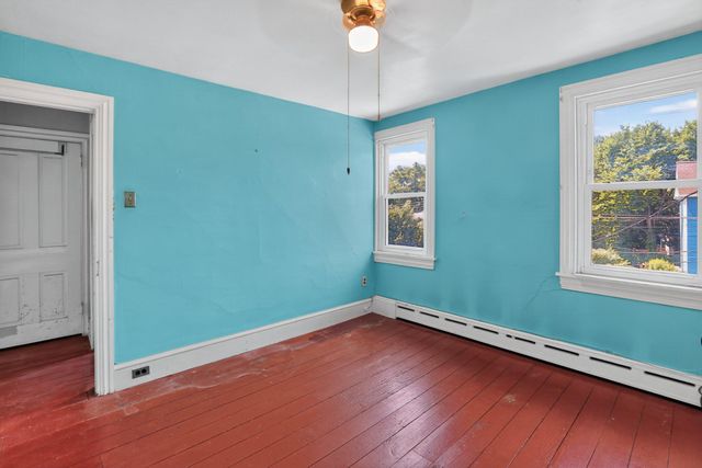 54 RAILROAD ST, Royersford, PA 19468