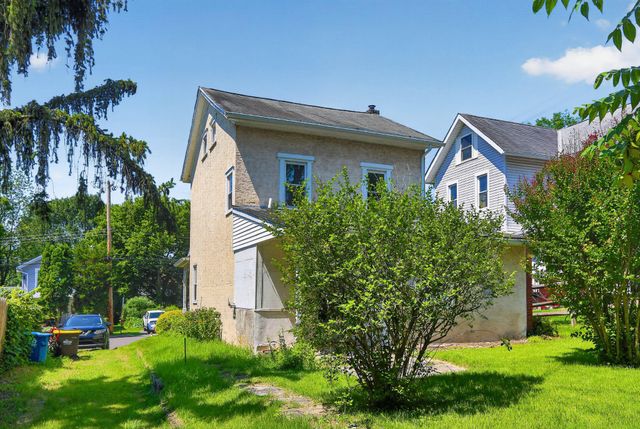 54 RAILROAD ST, Royersford, PA 19468