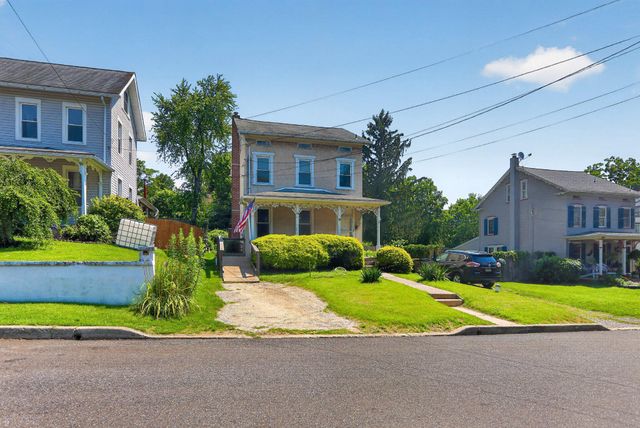 54 RAILROAD ST, Royersford, PA 19468