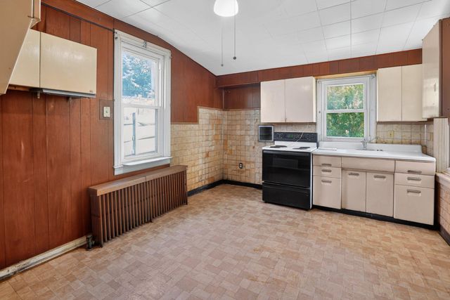 54 RAILROAD ST, Royersford, PA 19468
