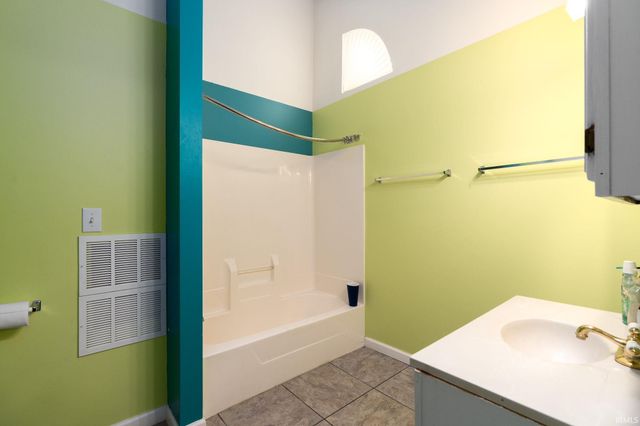 215 W Front Street, Delphi, IN 46923