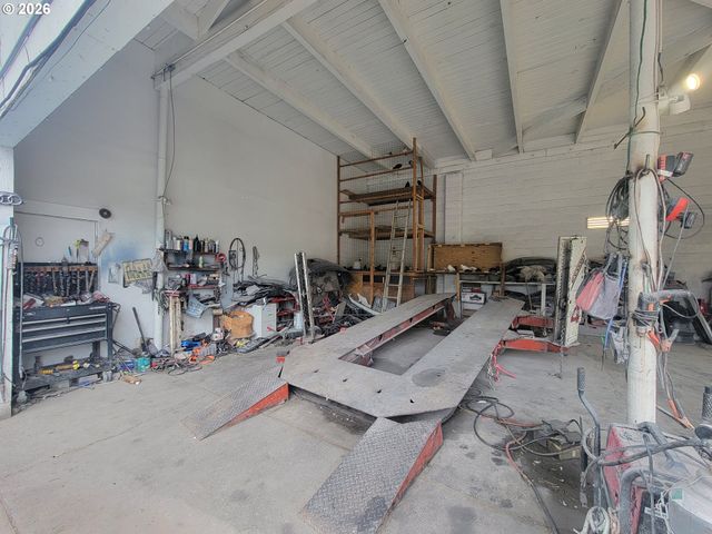 8705 Se FOSTER Rd, Portland, OR 97266