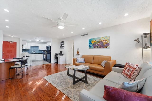 4681 1ST STREET NE 301, St Petersburg, FL 33703