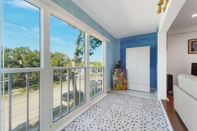 4681 1ST STREET NE 301, St Petersburg, FL 33703