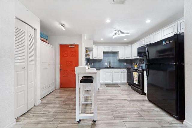 4681 1ST STREET NE 301, St Petersburg, FL 33703