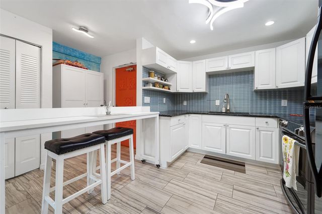 4681 1ST STREET NE 301, St Petersburg, FL 33703