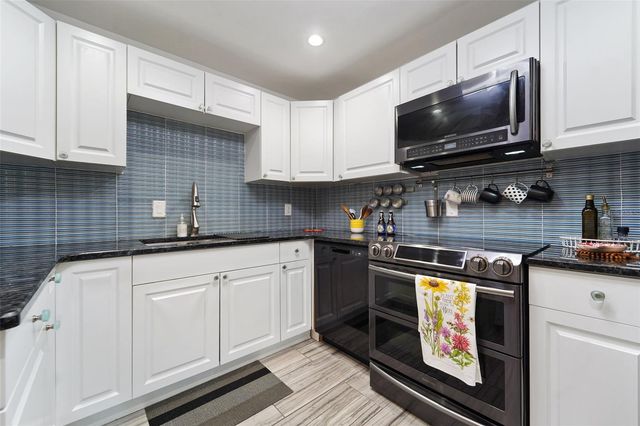 4681 1ST STREET NE 301, St Petersburg, FL 33703