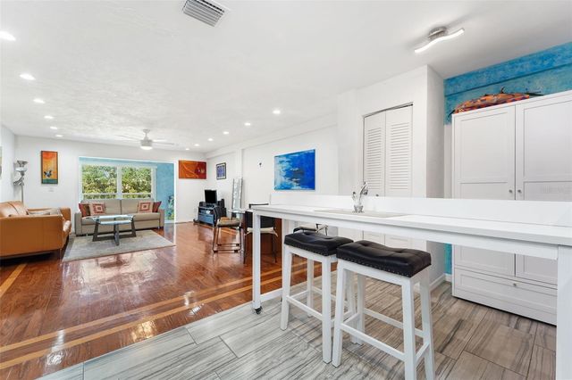 4681 1ST STREET NE 301, St Petersburg, FL 33703