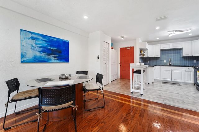 4681 1ST STREET NE 301, St Petersburg, FL 33703