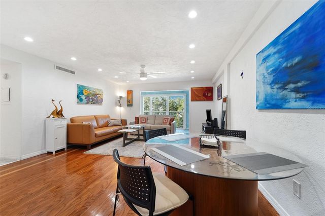 4681 1ST STREET NE 301, St Petersburg, FL 33703