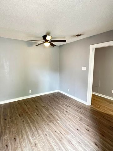 132 E 11th Street, San Angelo, TX 76903