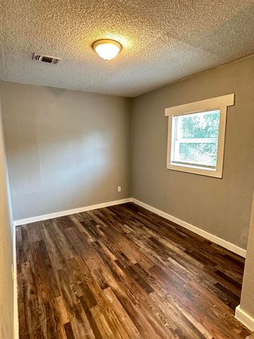 132 E 11th Street, San Angelo, TX 76903