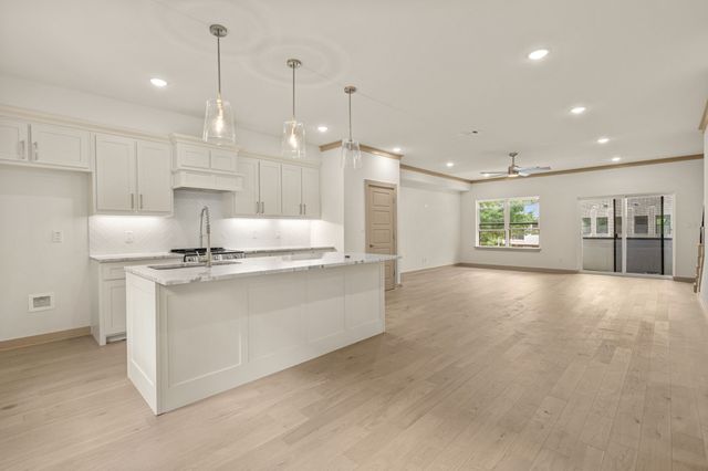 304 Golden Bell Lane, Fort Worth, TX 76107