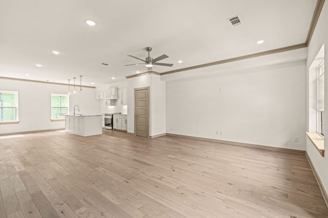 304 Golden Bell Lane, Fort Worth, TX 76107