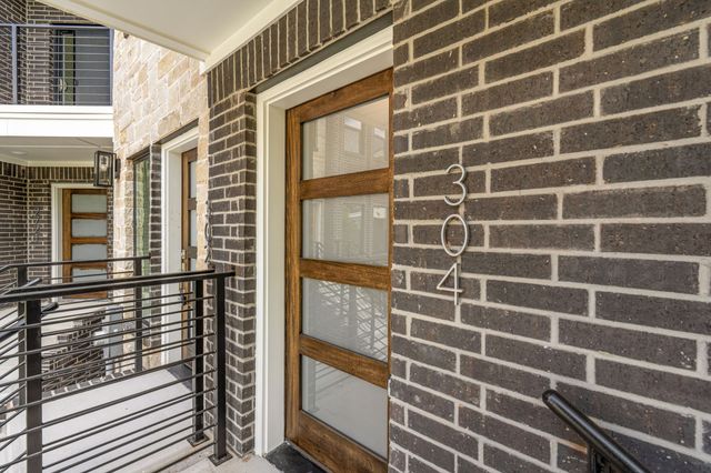 304 Golden Bell Lane, Fort Worth, TX 76107