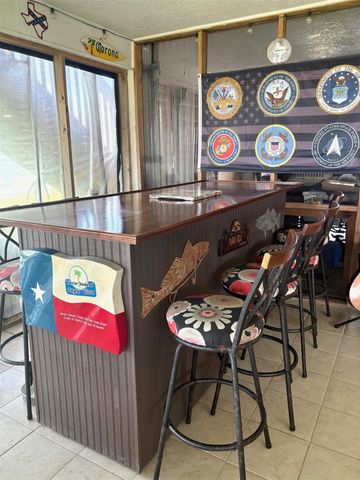 1255 Sailfish Street, Bayou Vista, TX 77563