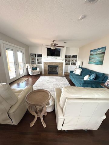 1255 Sailfish Street, Bayou Vista, TX 77563