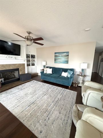 1255 Sailfish Street, Bayou Vista, TX 77563