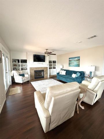 1255 Sailfish Street, Bayou Vista, TX 77563