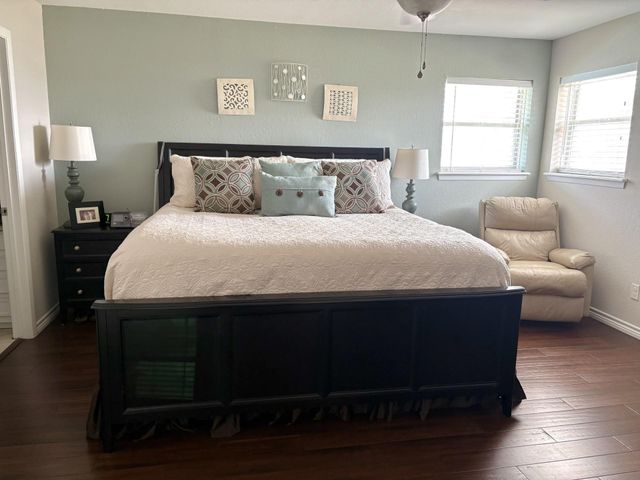 1255 Sailfish Street, Bayou Vista, TX 77563